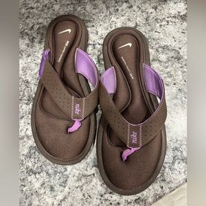 Sz 8 Nike flip flops